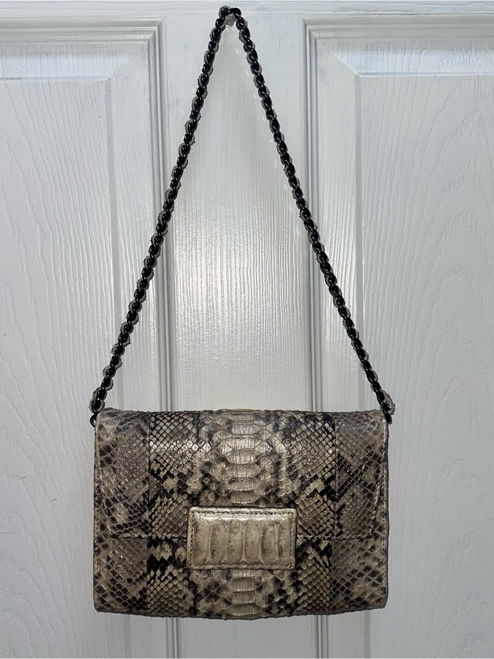 CASHHIMI Snake-Embossed Chain Shoulder Bag